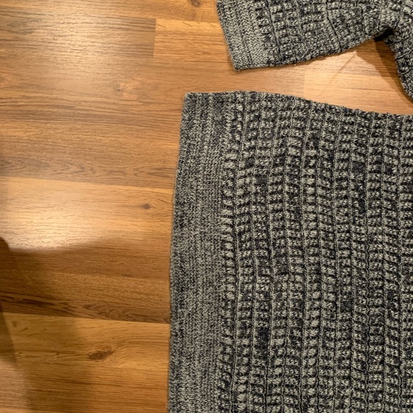 Banana Republic sweater size XL - Picture 2 of 4